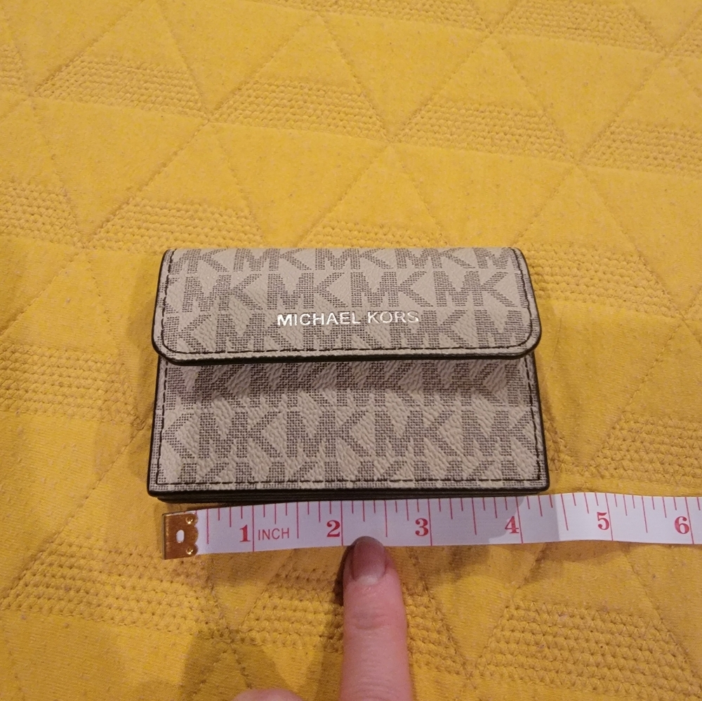 Michael Kors mens Wallet. Accordion card case. - Picture 13 of 15